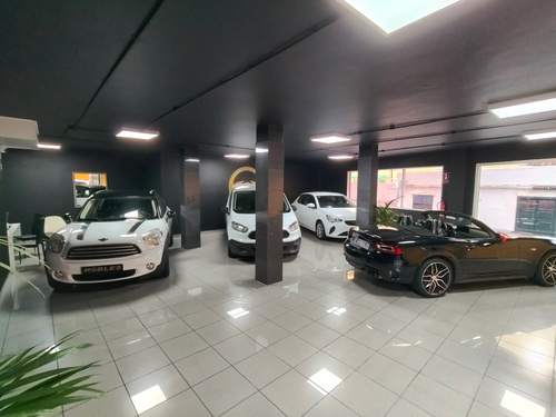 Imagen del interior del concesionario Robles Automóviles